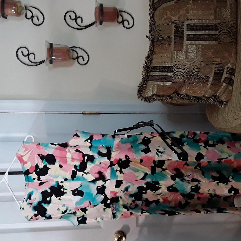 Dress - Picture 2 of 2